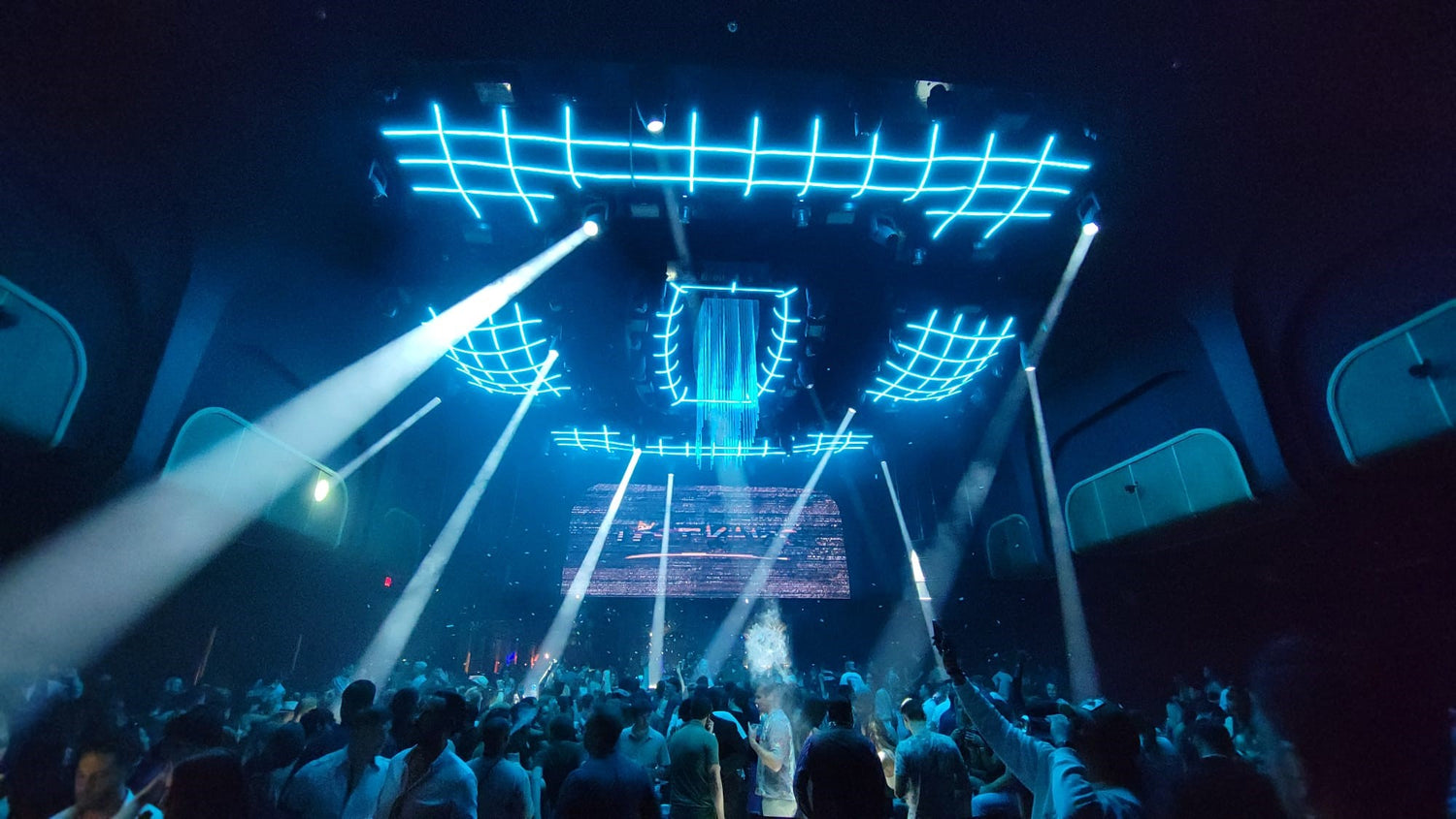 SJ Lighting updates DAER Nightclub lighting with hybrid Fuze SFX™ LED movers