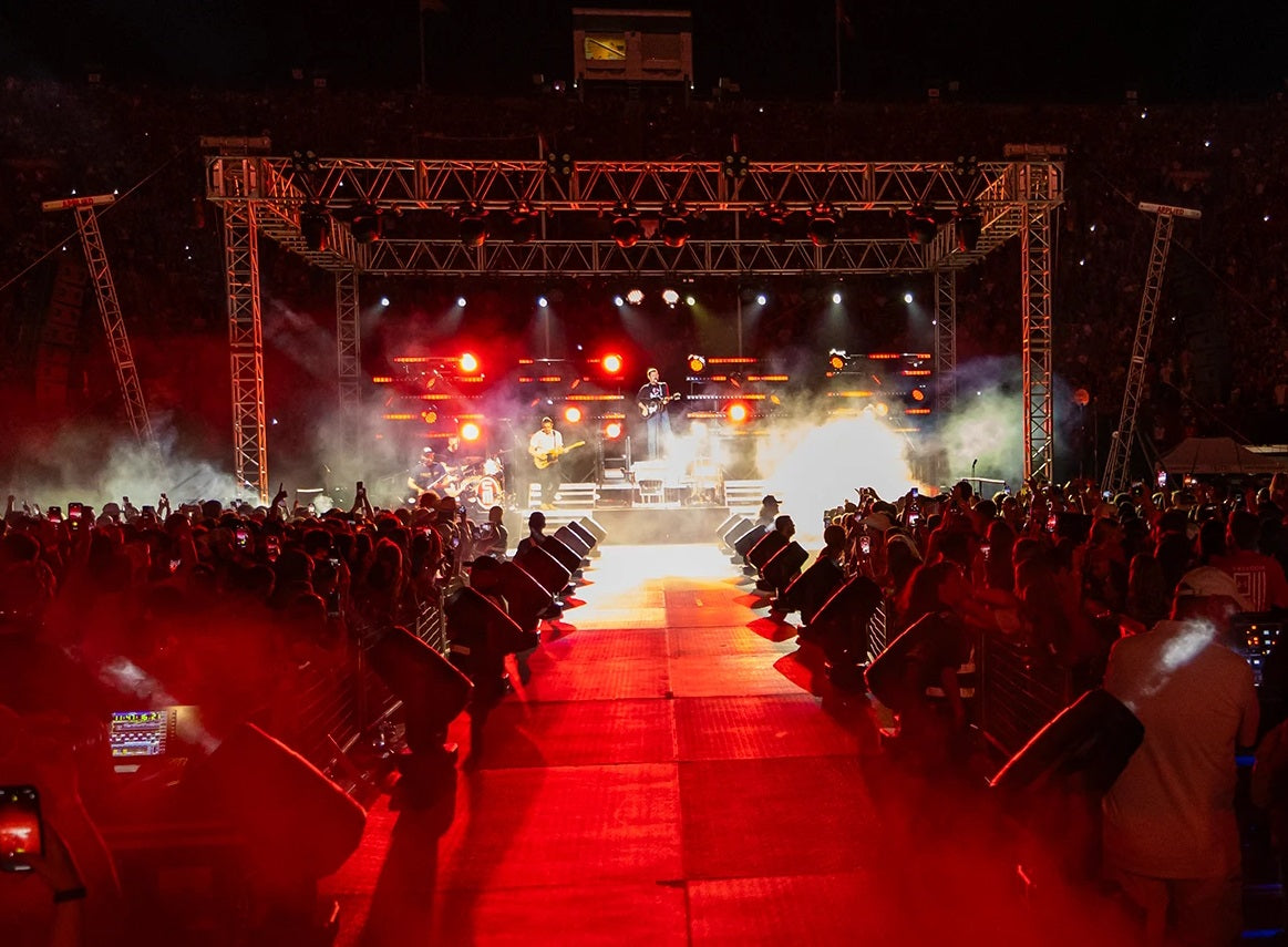 TMS and Elation Proteus Shine Bright at Record-Breaking Volleyball Event in Nebraska