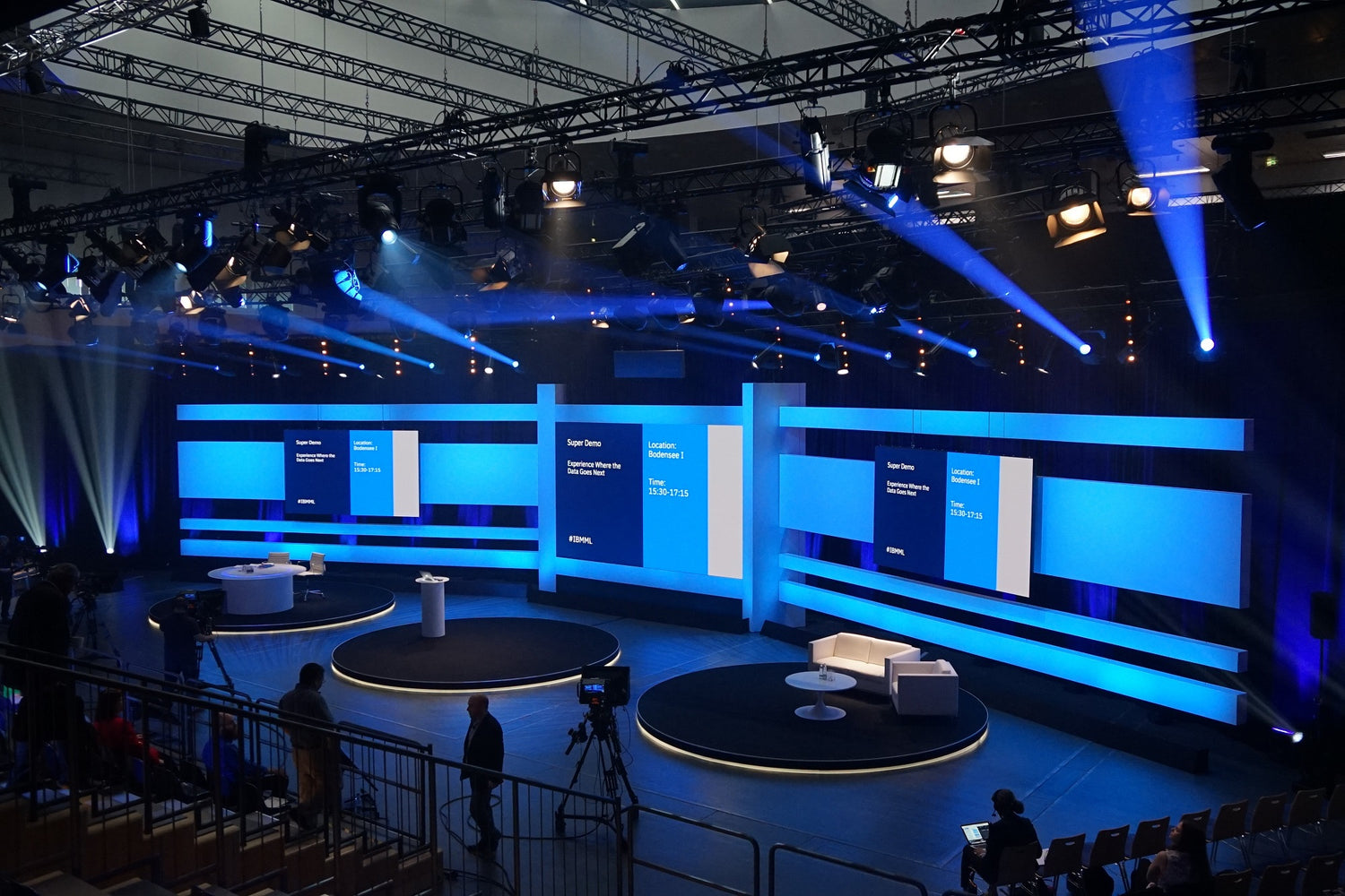 Elation Platinum FLX™ and SixBar™ Light Major Product Presentation for Broadcast
