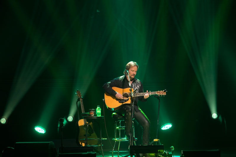 Elation Satura Spot LED On the Road with Travis Tritt